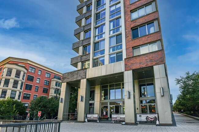 Building Photo - 800 Jackson St