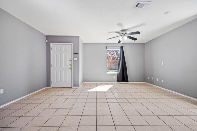 Building Photo - Charming 3-Bedroom Home Near Lackland AFB!