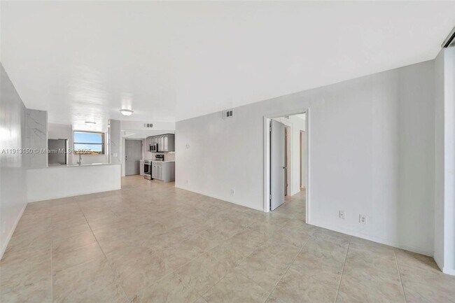 Building Photo - 117 Lake Emerald Dr