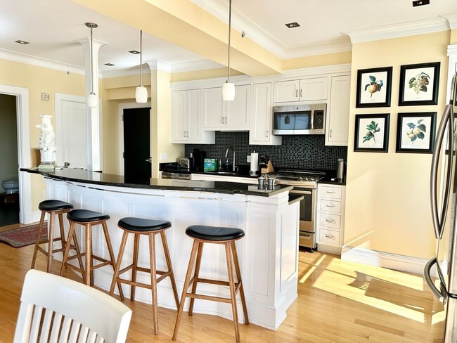 Building Photo - Penthouse Condo in Downtown Portland Peninsula