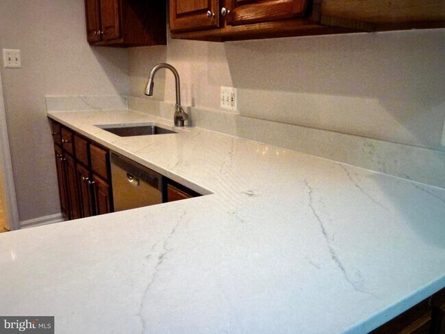 Building Photo - 7256 Glen Hollow Ct