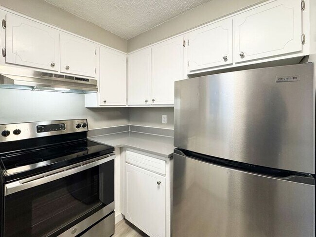 Building Photo - 1117-B W 6th Ave