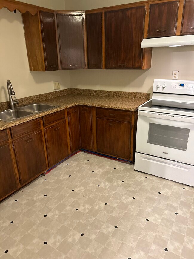 Building Photo - 105 W Hunter St