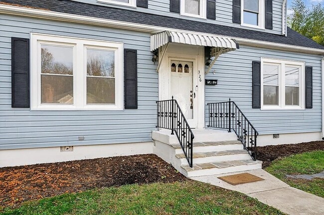 Building Photo - 326 Westhampton Ave