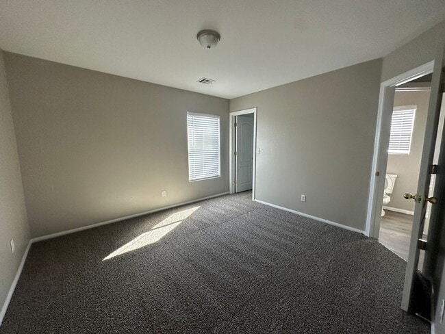 Building Photo - Townhome for rent in Henderson