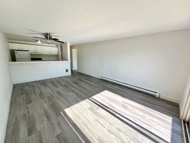 Building Photo - Scenic Lakeside Apartment for Rent - Federal Way