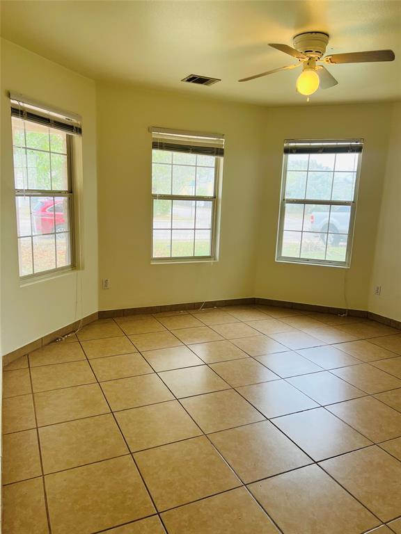 Building Photo - 703 Riverway Ln