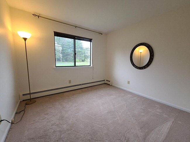 Building Photo - 15 Hoskins Rd