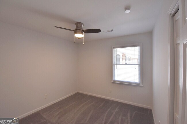 Building Photo - 98 Woodvalley Dr