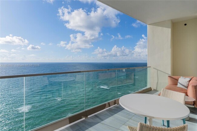 Building Photo - 17901 Collins Ave
