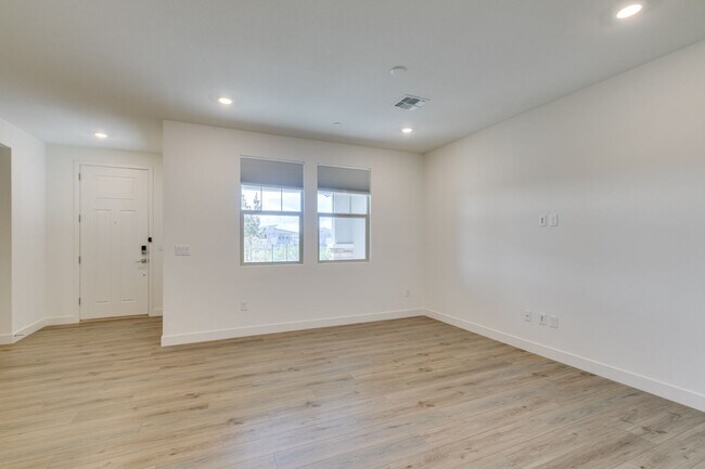 Building Photo - 160 Silver Run Ln