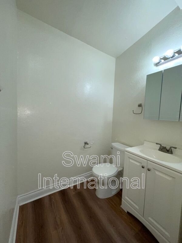 Building Photo - 932 W 62nd St