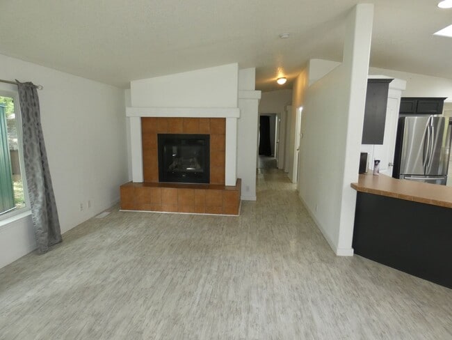 Building Photo - 522 S Alder Ln