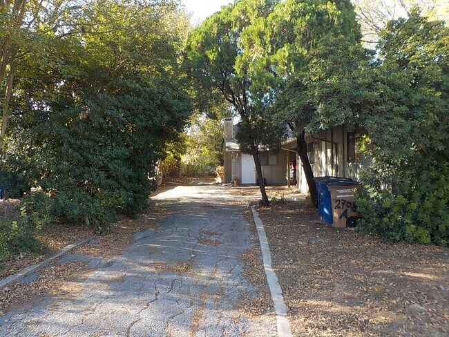 Building Photo - Domingo Properties2 (2708 Parker Ln)