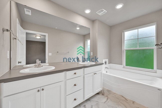 Building Photo - 3 Bed, 2.5 Bath Beautiful Townhouse Available for Rent!