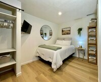 Building Photo - 225 E Branch St