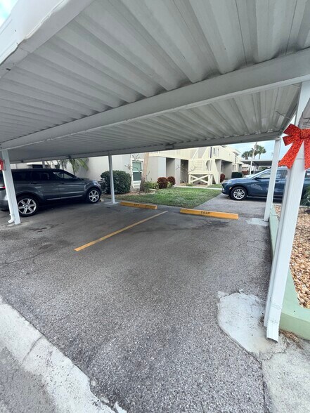 Building Photo - 5920 7th Ave W