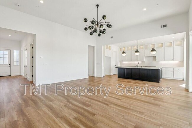 Building Photo - 1007 Bridger Dr