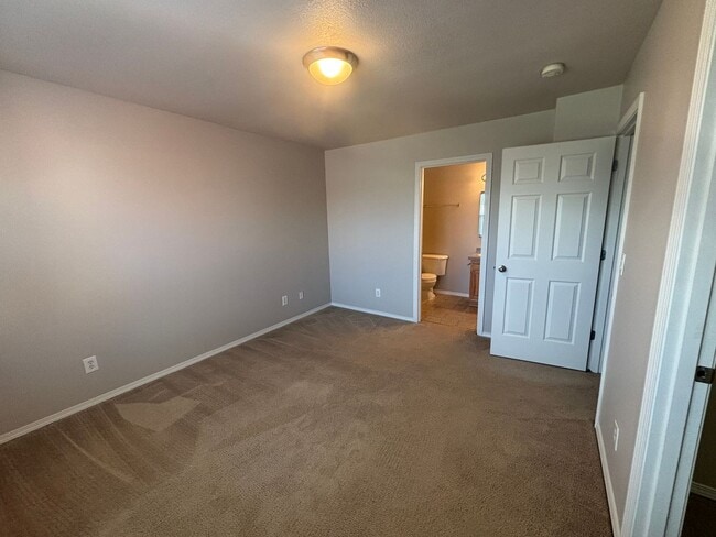 Building Photo - 3 Bedroom 2.5 Bath Two Story Duplex