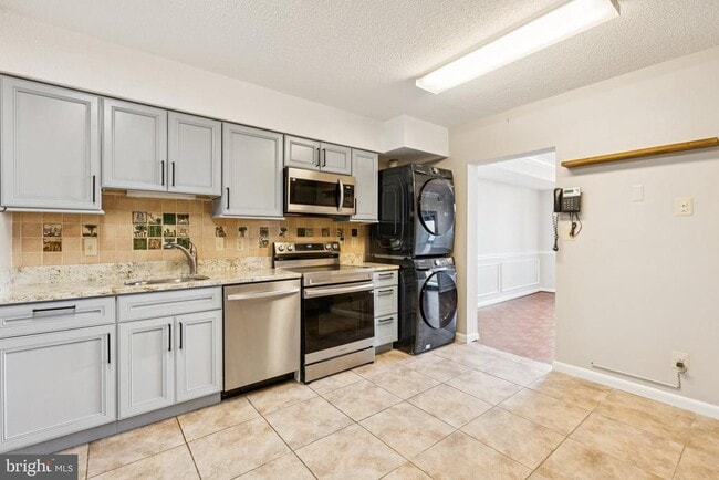 Building Photo - 3709 S George Mason Dr