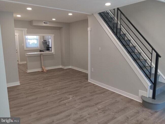 Building Photo - 1939 N Myrtlewood St