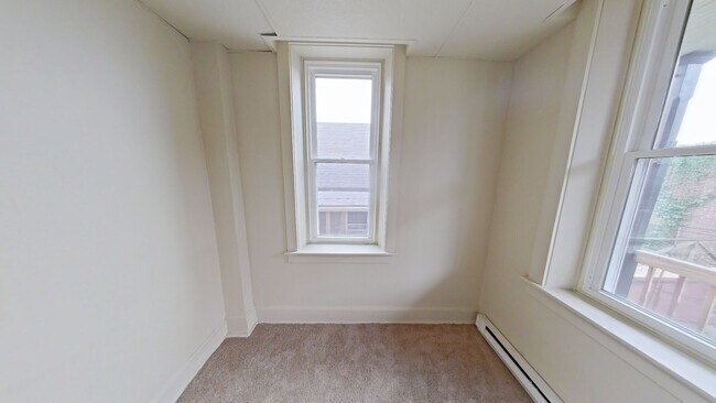 Building Photo - 1 S Market St