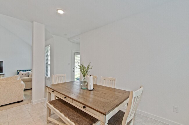 Building Photo - 12335 Summerbrook Dr