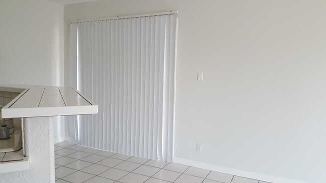 Building Photo - uc17cdoa