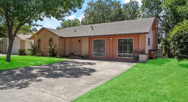 Building Photo - 4611 Cedargrove Dr