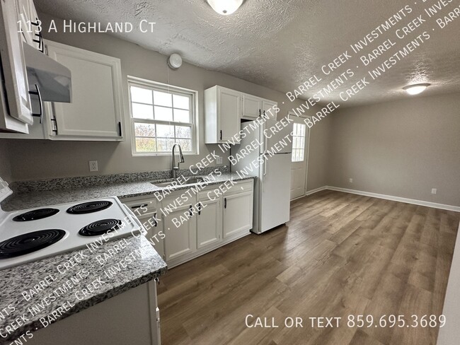 Building Photo - 2-Bed 1-Bath Townhome + Garage