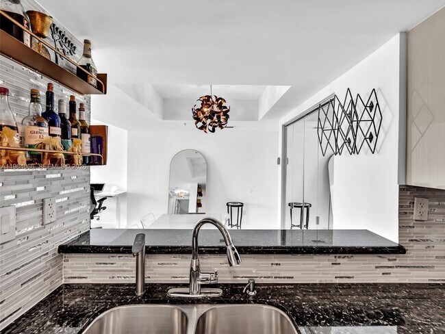 Building Photo - 650 West Ave