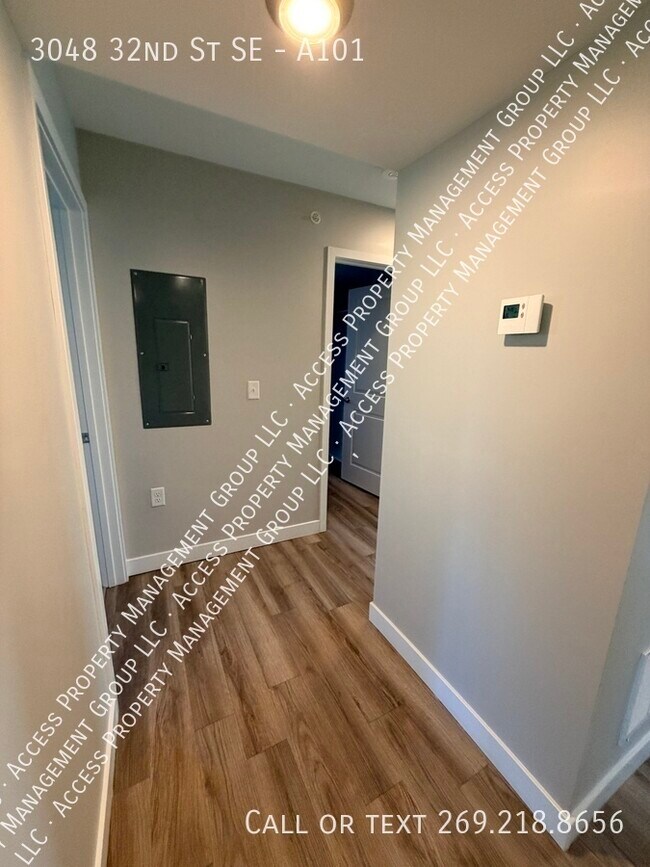 Building Photo - 3048 32nd St SE