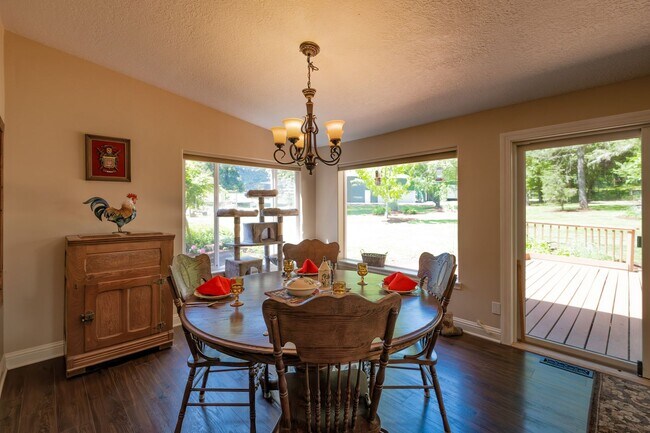 Building Photo - Must See in Bartel’s Canyon View Estates!