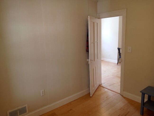 Bedroom/Office - 226 Robinson St