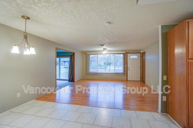 Building Photo - 403 NE 123rd Ave