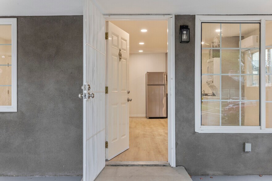 Building Photo - 214 Kimble St