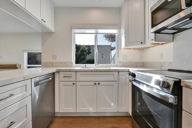 Building Photo - 410 Stratford Ct