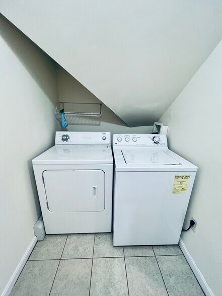 Building Photo - 71 Pembroke Ave