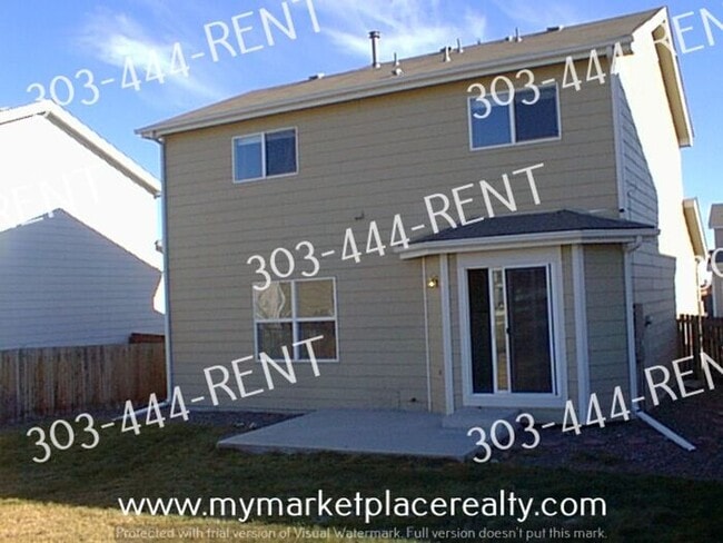 Building Photo - Spacious Two Story Home