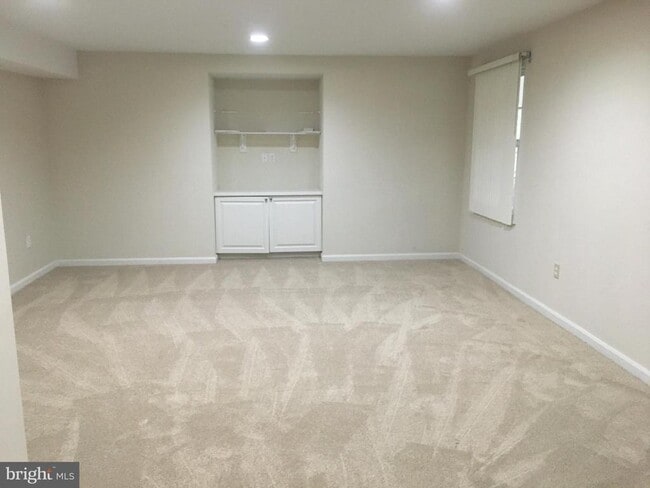 Building Photo - 5430 Ashleigh Rd