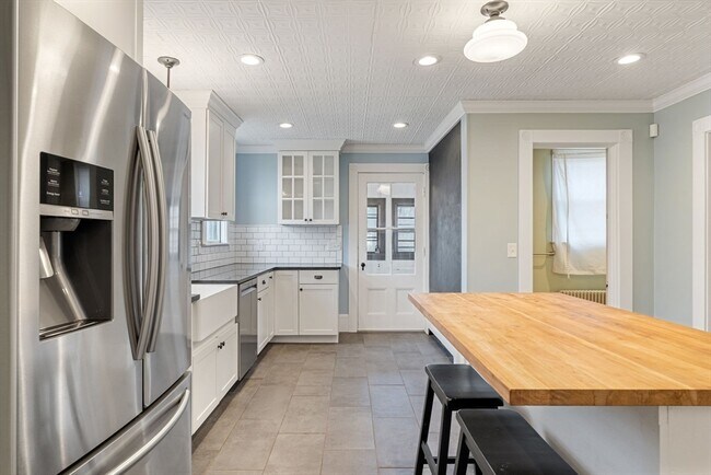 Building Photo - 187 Pleasant St