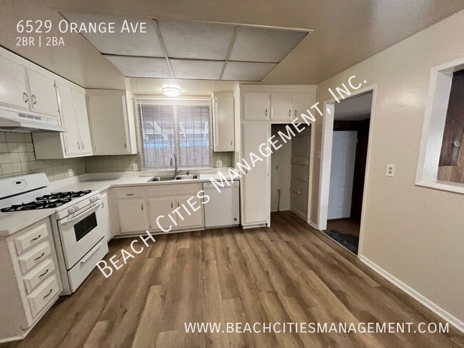 Building Photo - Large 2 Bedroom Home In North Long Beach