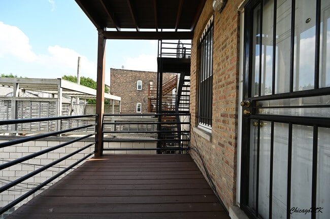 Building Photo - 1535 N Paulina St