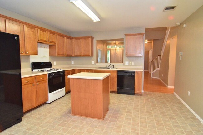 Building Photo - Spacious Home in Plum Creek