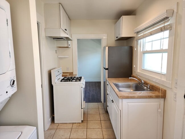 Building Photo - Coronado: Charming 1bd/1ba Village Cottage