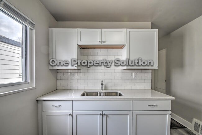 Building Photo - 2034 Pennsylvania St