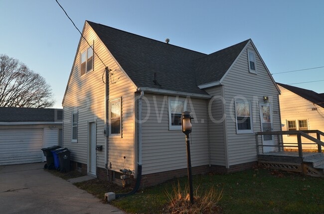 Primary Photo - 1229 Oakland Rd NE