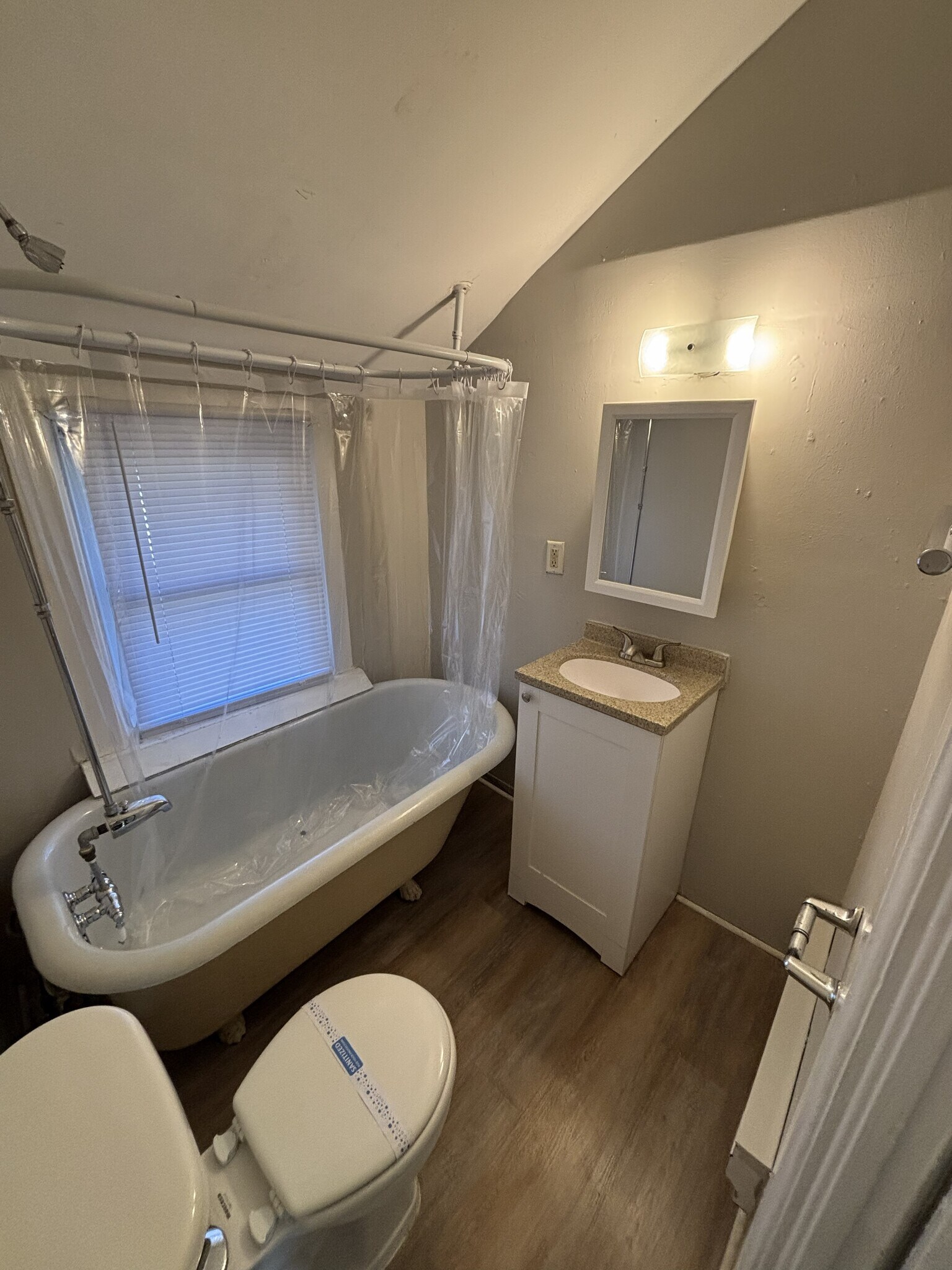 Building Photo - 472 Case Ave