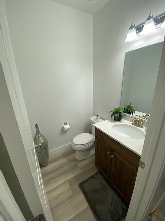 Building Photo - 1138 N Tesoro Aly