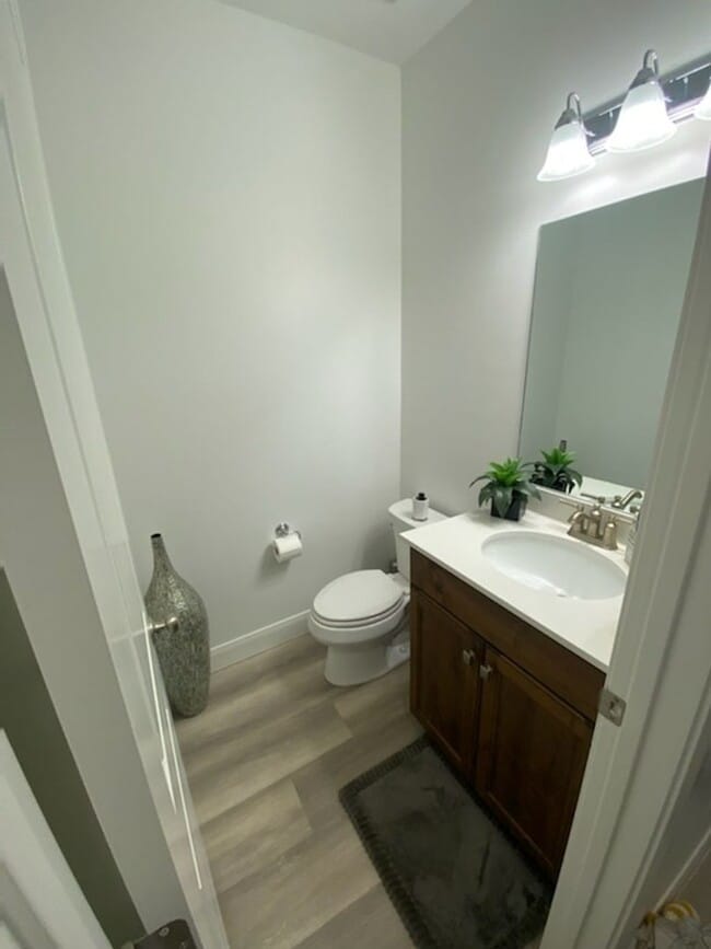 Building Photo - Ivory Town Home in Escondido Community!
